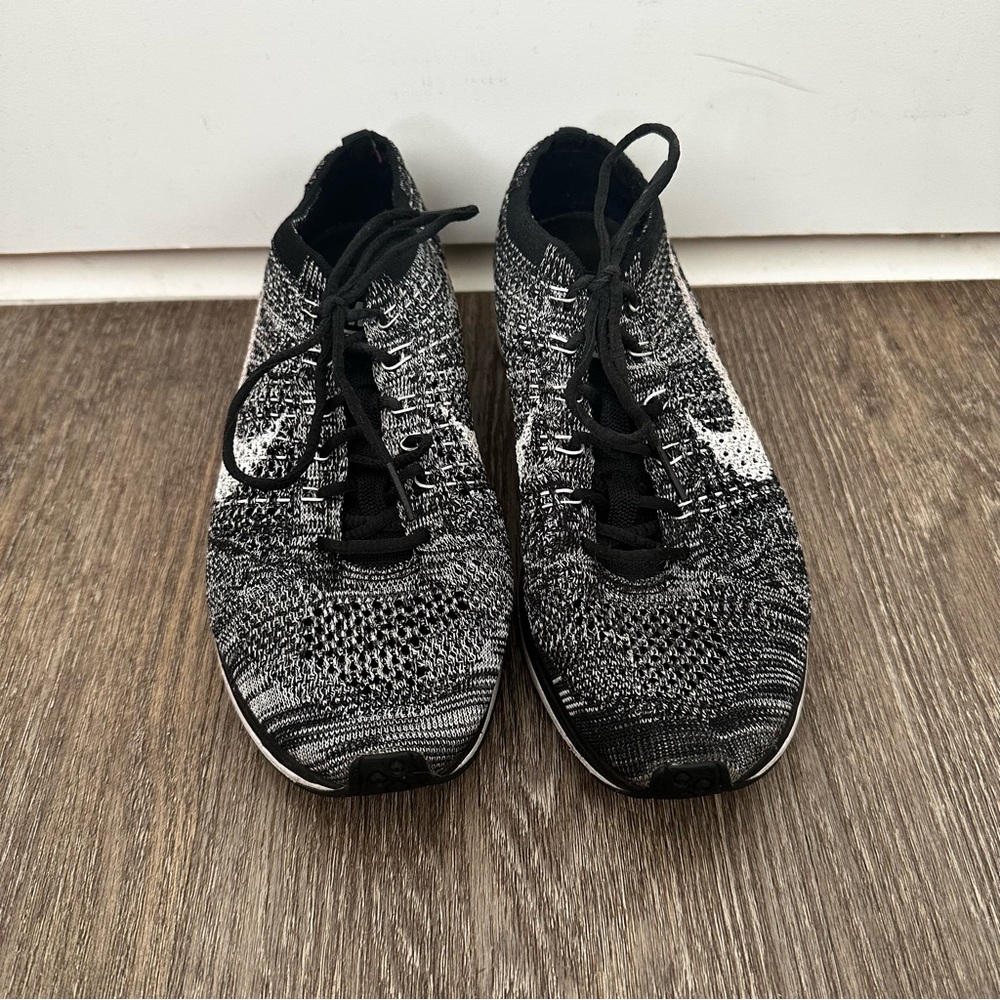 Nike Flyknit Racer Oreo 2 Men’s Size 7 Women’s Size 8.5 Black White Used